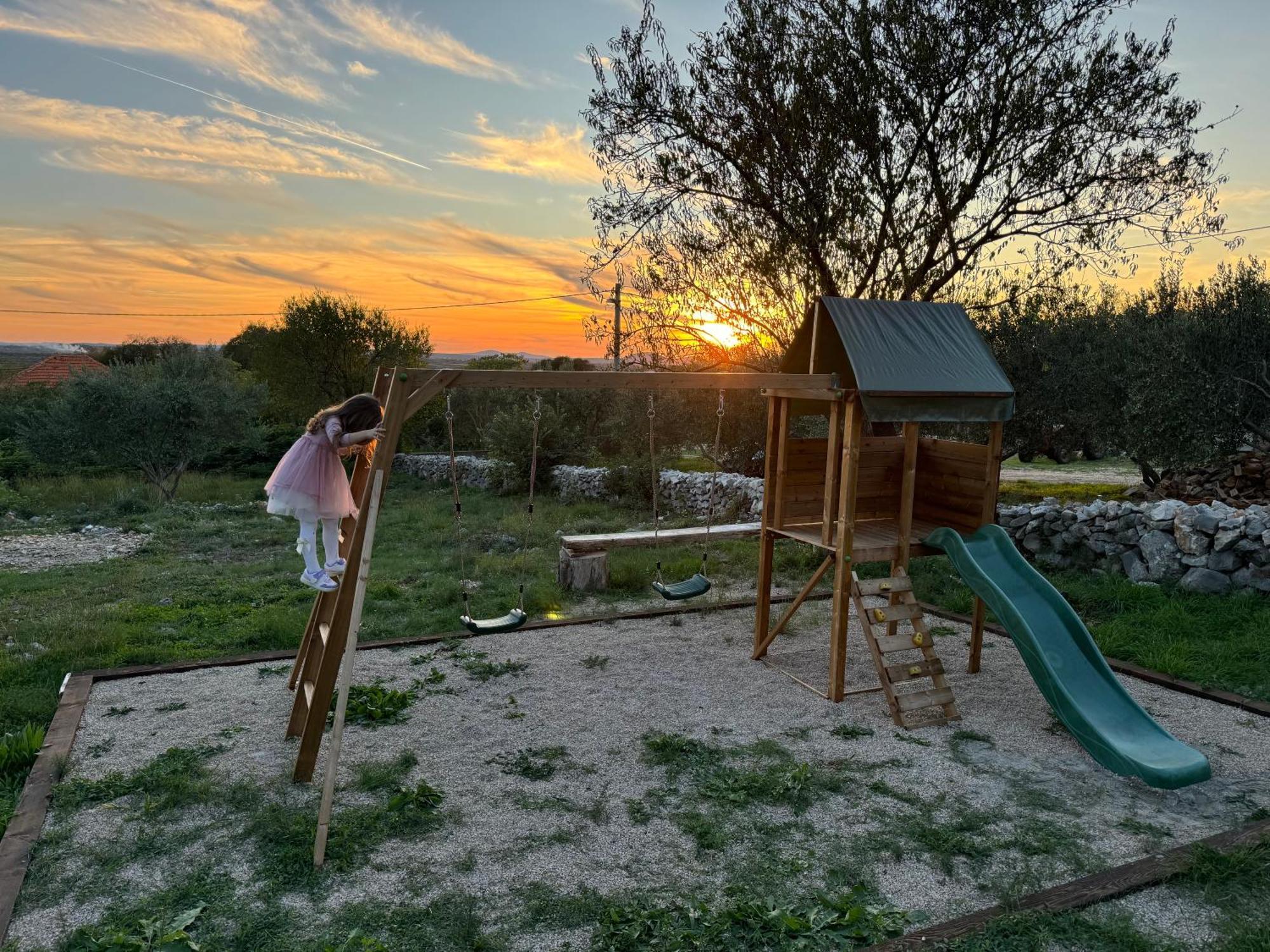 فيلا Relax And Unwind: Family-Friendly House Near Zadar In Zagrad المظهر الخارجي الصورة